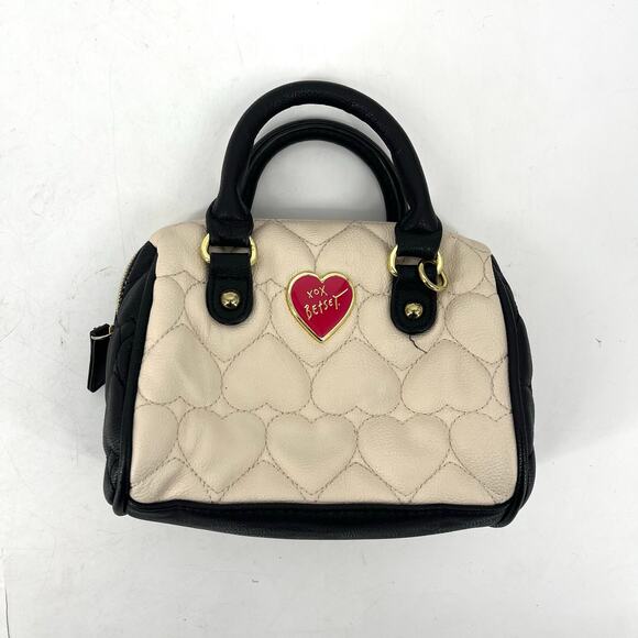Betsey Johnson Vegan Faux Leather Quilted Black Cream Small Purse Heart Handles - Picture 1 of 5